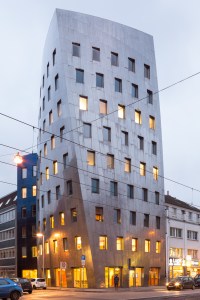 Gehry-Tower_office_building_Goethestrasse_Reuterstrasse_Mitte_Hannover_Germany