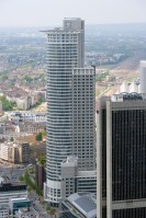 Frankfurt_Am_Main-Westend_Tower-Ansicht_vom_Maintower