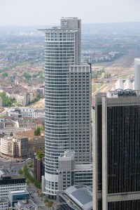 Frankfurt_Am_Main-Westend_Tower-Ansicht_vom_Maintower