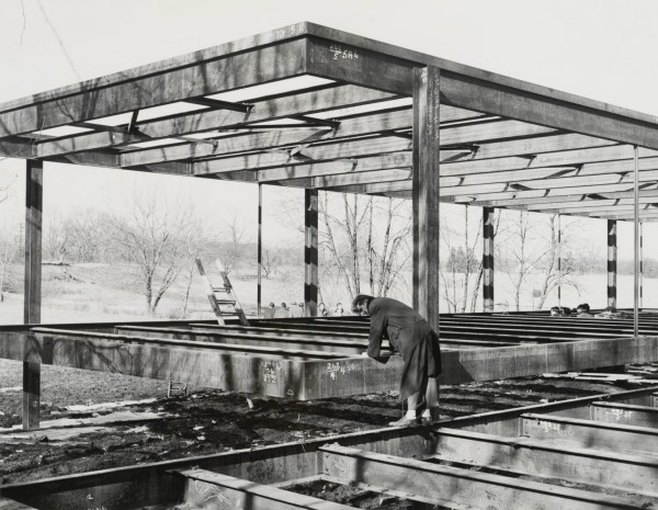 Arch2O-The-Farnsworth-House-Mies-van-der-Rohe-001-1