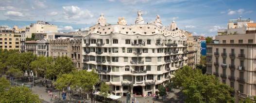 casa-mila-front