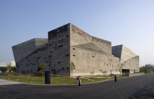 wang-shu-lu-wenyu-ningbo-history-museum-_dezeen_3408_2-1